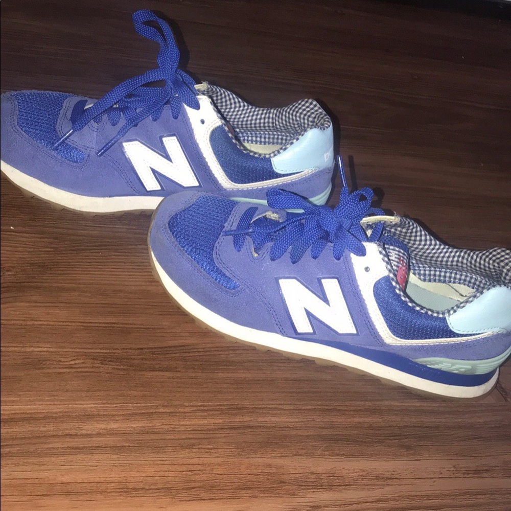 Blue woman’s New Balances